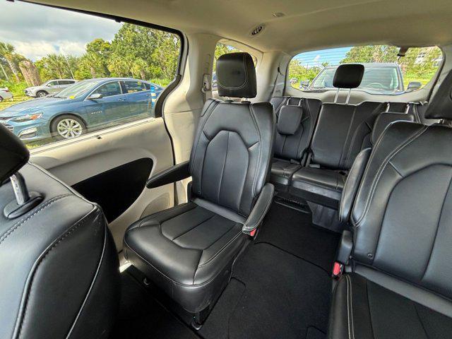 Photo of 2024 Bright White Clearcoat Chrysler Pacifica