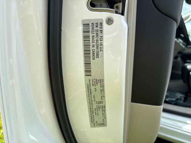 Photo of 2024 Bright White Clearcoat Chrysler Pacifica