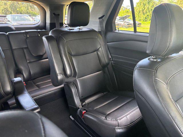 Photo of 2023 Iconic Silver Metallic Ford Explorer