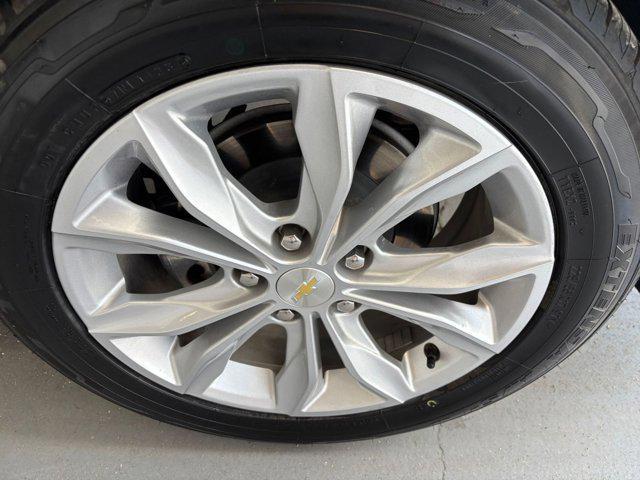 Photo of 2023 Summit White Chevrolet Malibu