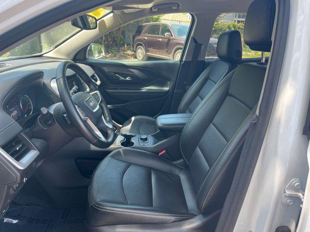 Photo of 2024 Summit White GMC Terrain