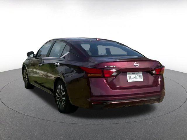 Photo of 2024 Garnet Pearl Metallic Nissan Altima