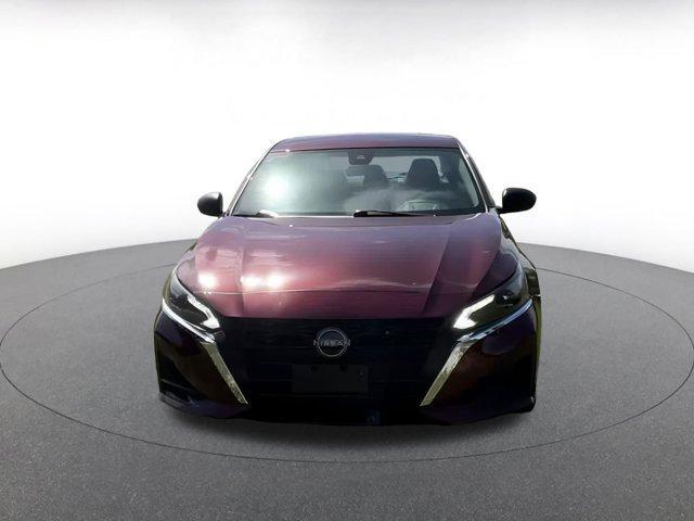 Photo of 2024 Garnet Pearl Metallic Nissan Altima