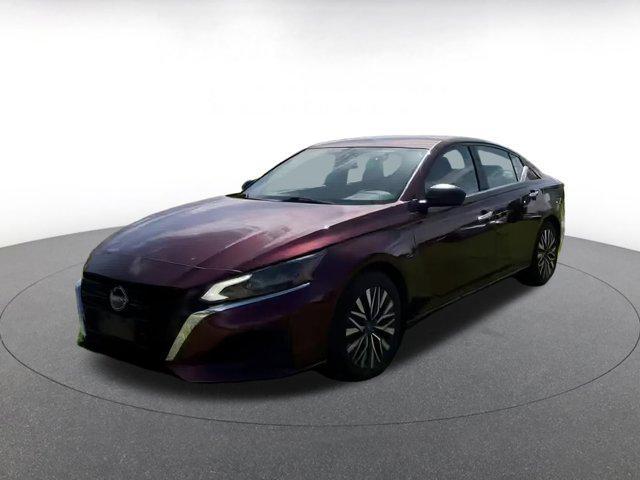 Photo of 2024 Garnet Pearl Metallic Nissan Altima
