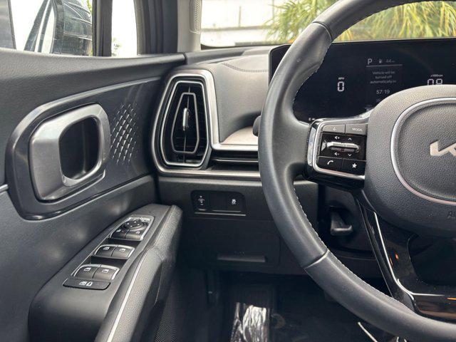 Photo of 2024 Everlasting Silver Kia Sorento