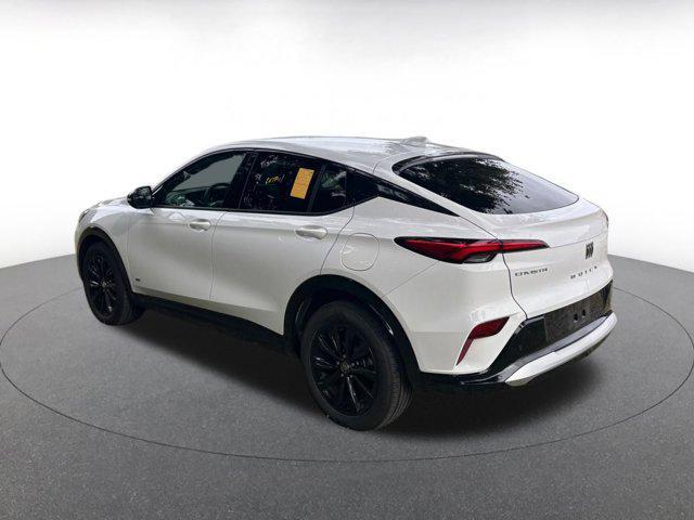 Photo of 2025 Summit White Buick Envista