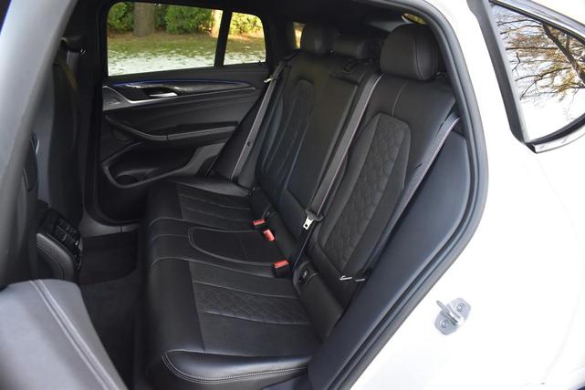 Photo of 2021 Alpine White BMW X4 M