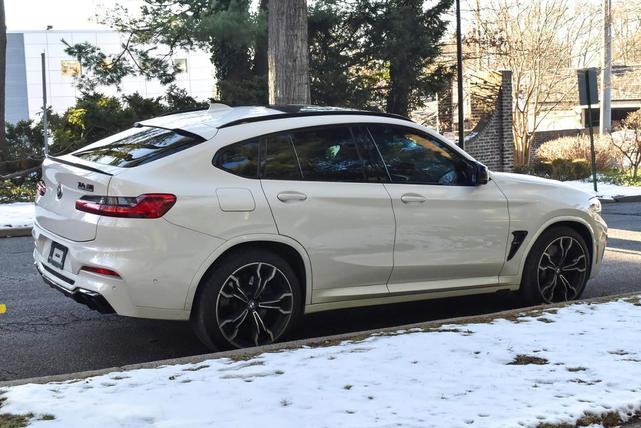 Photo of 2021 Alpine White BMW X4 M