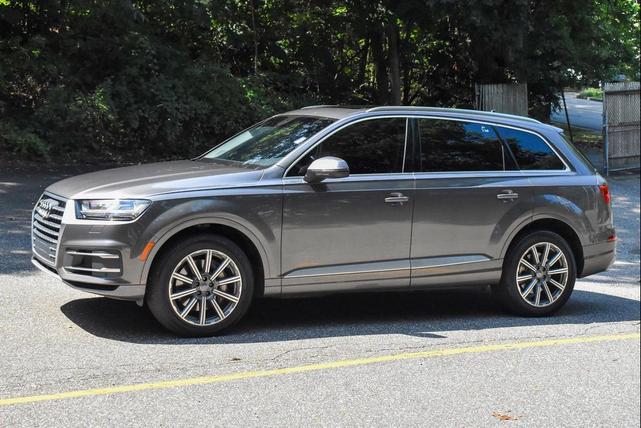 Photo of 2019 Grey Audi Q7