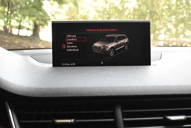 Photo of 2019 Grey Audi Q7
