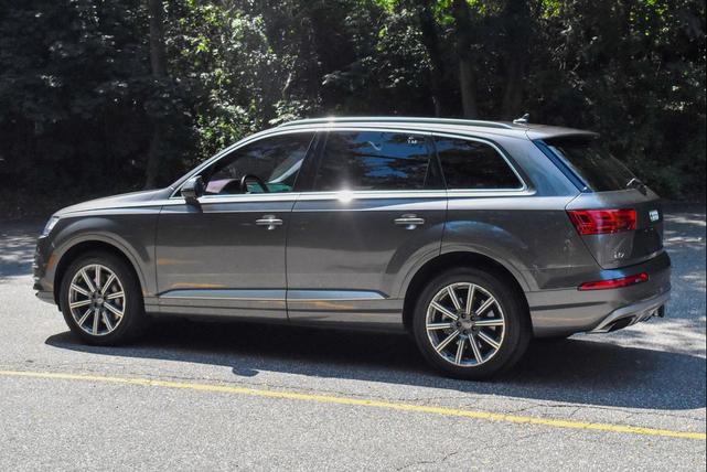 Photo of 2019 Grey Audi Q7