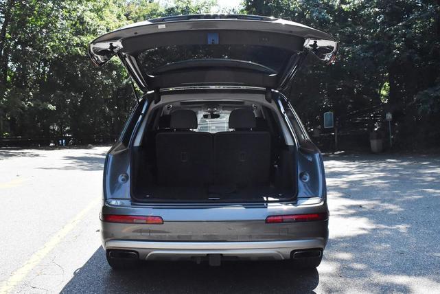 Photo of 2019 Grey Audi Q7