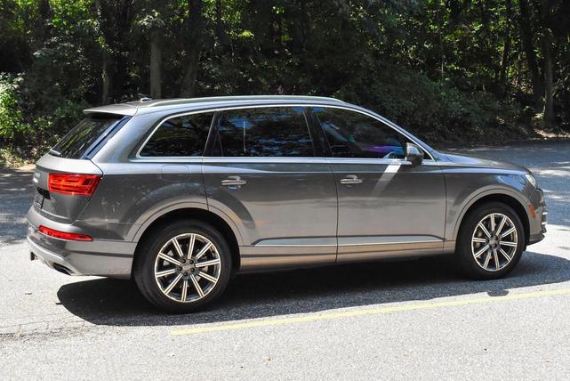 Photo of 2019 Grey Audi Q7