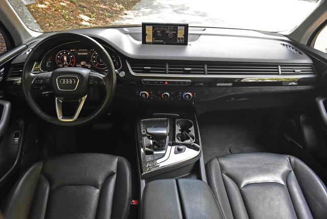 Photo of 2019 Grey Audi Q7