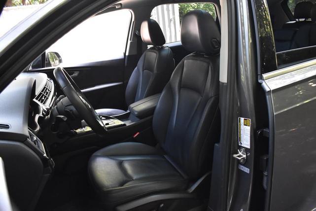 Photo of 2019 Grey Audi Q7