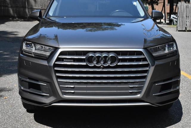 Photo of 2019 Grey Audi Q7