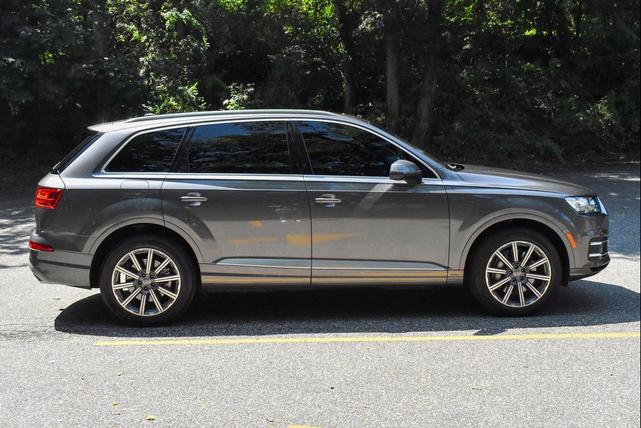 Photo of 2019 Grey Audi Q7