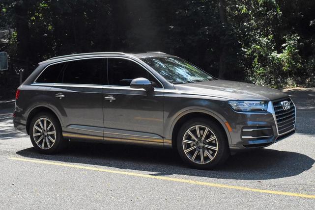 Photo of 2019 Grey Audi Q7