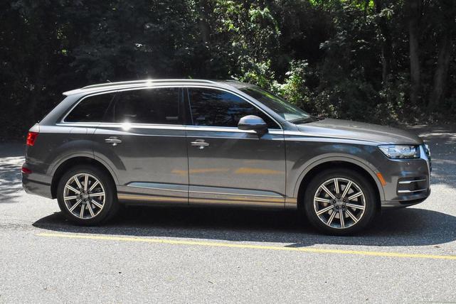 Photo of 2019 Grey Audi Q7