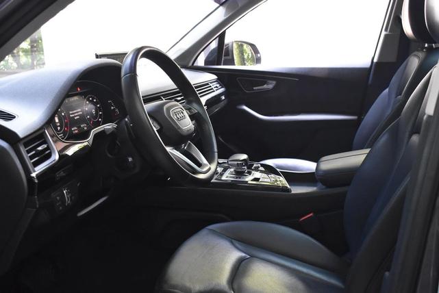 Photo of 2019 Grey Audi Q7