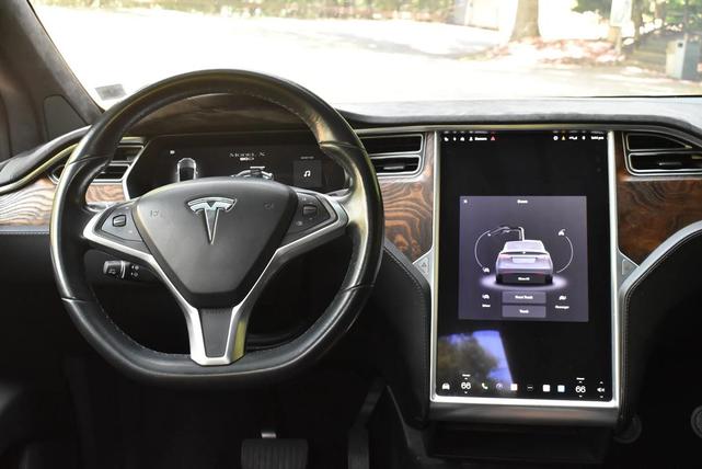 Photo of 2017 Grey Tesla Model X