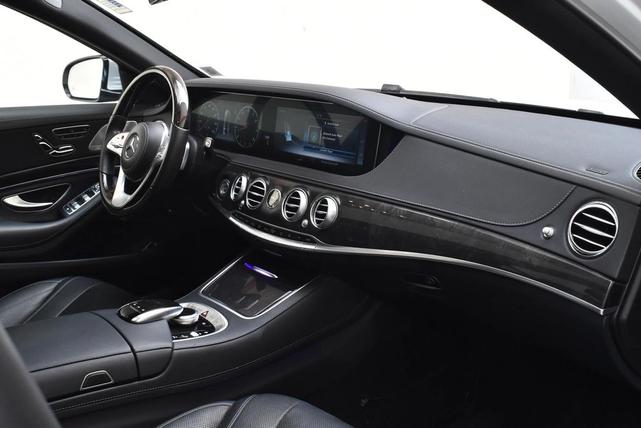 Photo of 2018 Silver Mercedes-Benz S-Class