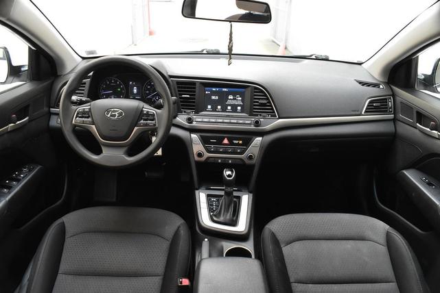 Photo of 2018 Quartz White Pearl Hyundai ELANTRA