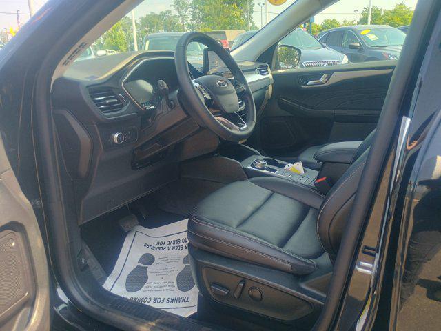 Photo of 2022 Agate Black Metallic Ford Escape