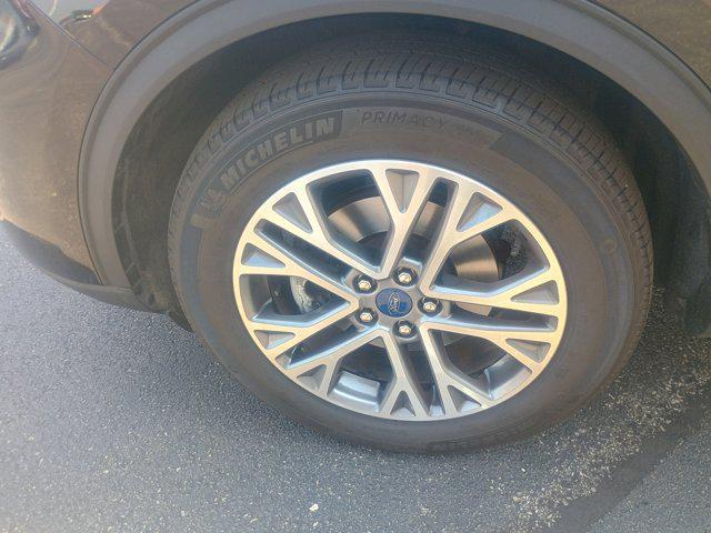 Photo of 2022 Agate Black Metallic Ford Escape