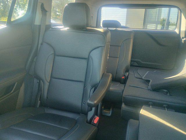 Photo of 2023 Summit White GMC Acadia