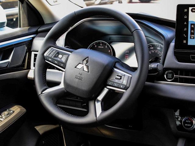Photo of 2025 Alloy Silver Metallic Mitsubishi Outlander