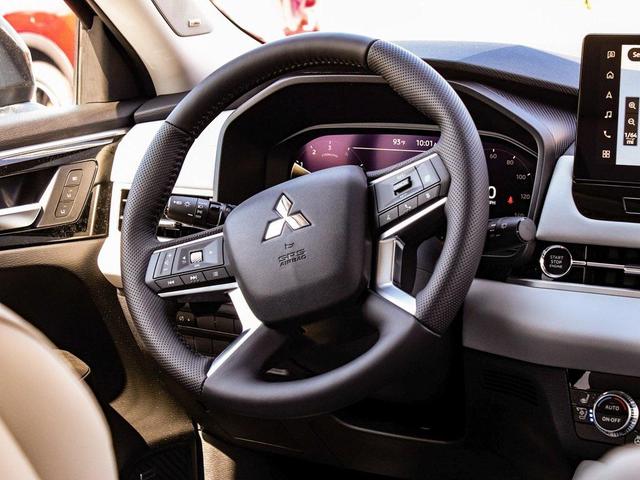 Photo of 2025 Graphite Gray Mitsubishi Outlander