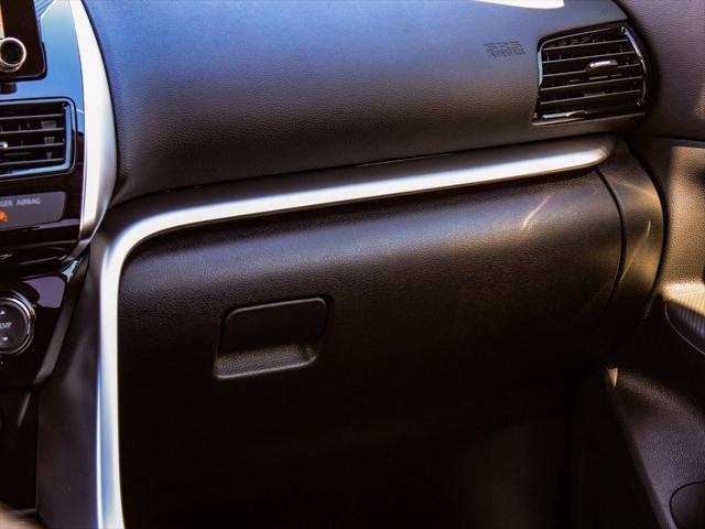 Photo of 2025 White Diamond Mitsubishi Eclipse Cross
