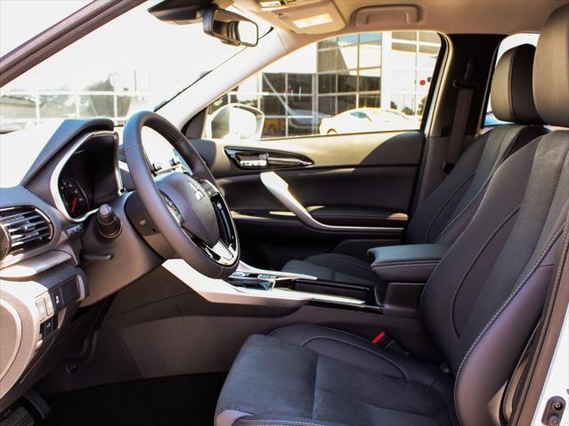 Photo of 2025 White Diamond Mitsubishi Eclipse Cross