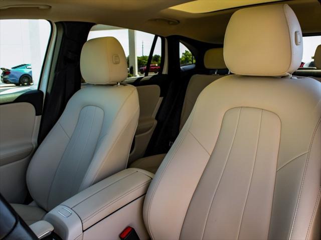 Photo of 2022 Polar White Mercedes-Benz GLA 250