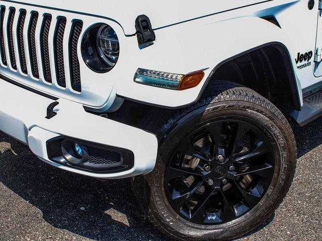 Photo of 2021 Bright White Jeep Wrangler Unlimited