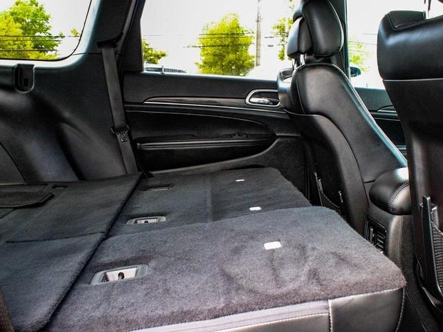 Photo of 2021 Walnut Brown Metallic Clearcoat Jeep Grand Cherokee