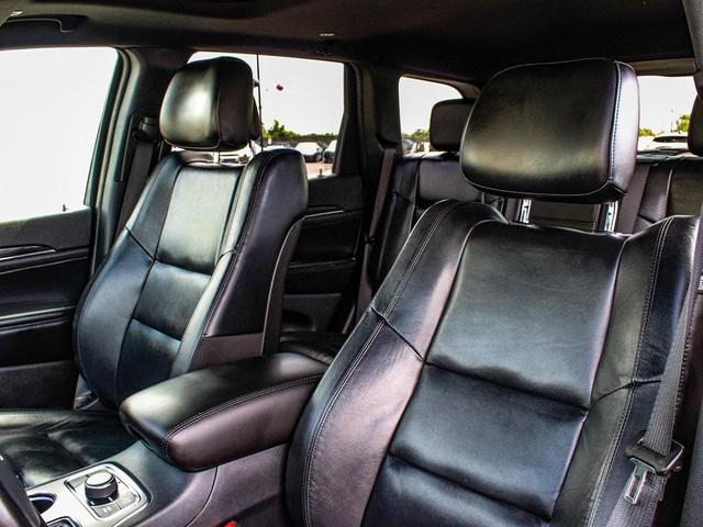 Photo of 2021 Walnut Brown Metallic Clearcoat Jeep Grand Cherokee