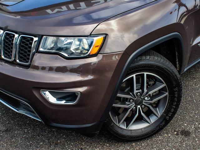 Photo of 2021 Walnut Brown Metallic Clearcoat Jeep Grand Cherokee