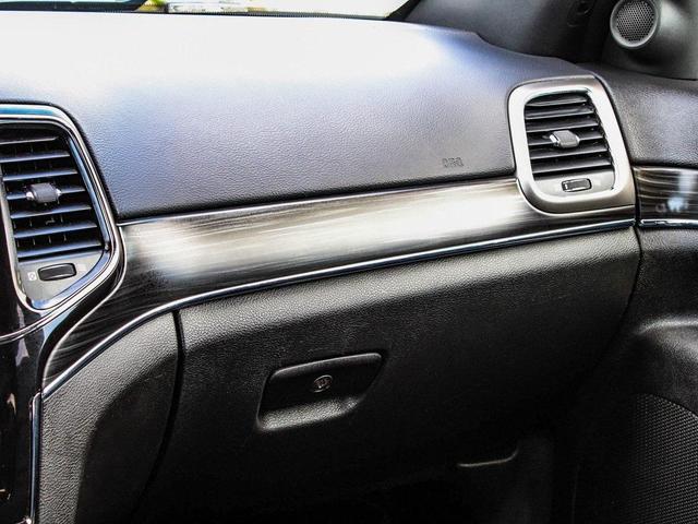 Photo of 2021 Walnut Brown Metallic Clearcoat Jeep Grand Cherokee