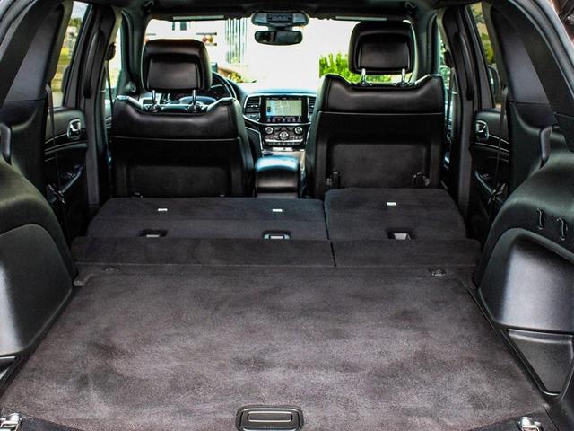 Photo of 2021 Walnut Brown Metallic Clearcoat Jeep Grand Cherokee