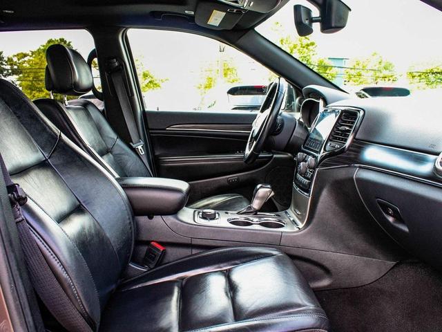 Photo of 2021 Walnut Brown Metallic Clearcoat Jeep Grand Cherokee