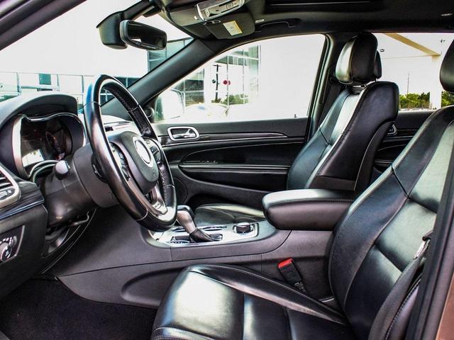 Photo of 2021 Walnut Brown Metallic Clearcoat Jeep Grand Cherokee