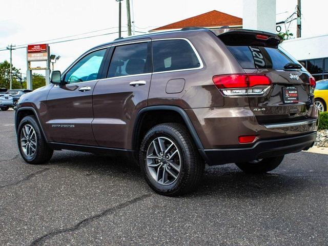 Photo of 2021 Walnut Brown Metallic Clearcoat Jeep Grand Cherokee