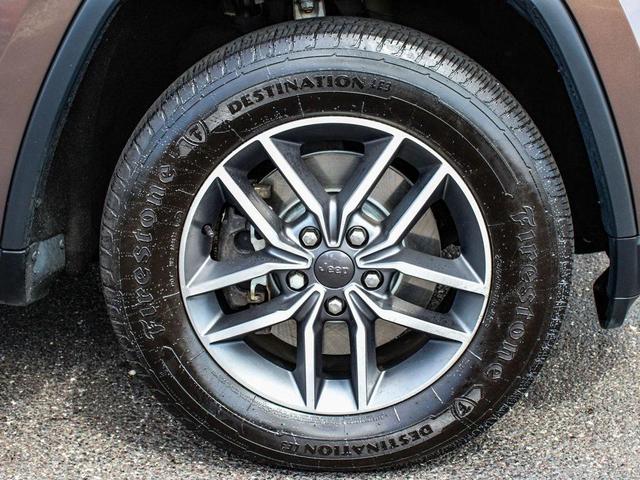 Photo of 2021 Walnut Brown Metallic Clearcoat Jeep Grand Cherokee