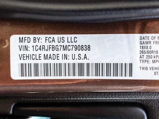 Photo of 2021 Walnut Brown Metallic Clearcoat Jeep Grand Cherokee