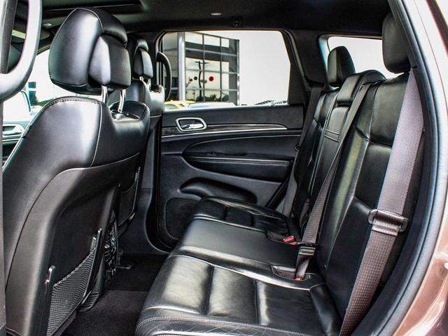 Photo of 2021 Walnut Brown Metallic Clearcoat Jeep Grand Cherokee