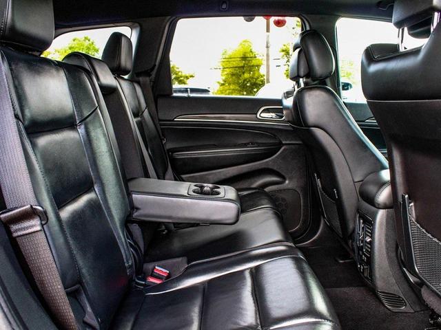 Photo of 2021 Walnut Brown Metallic Clearcoat Jeep Grand Cherokee