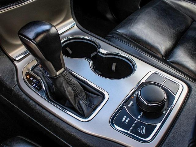 Photo of 2021 Walnut Brown Metallic Clearcoat Jeep Grand Cherokee