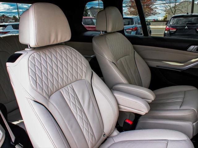 Photo of 2022 Alpine White BMW X7